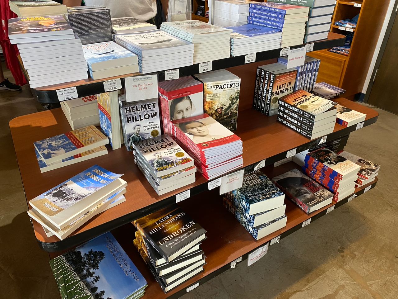 Pearl Harbor Museum Store sells books
