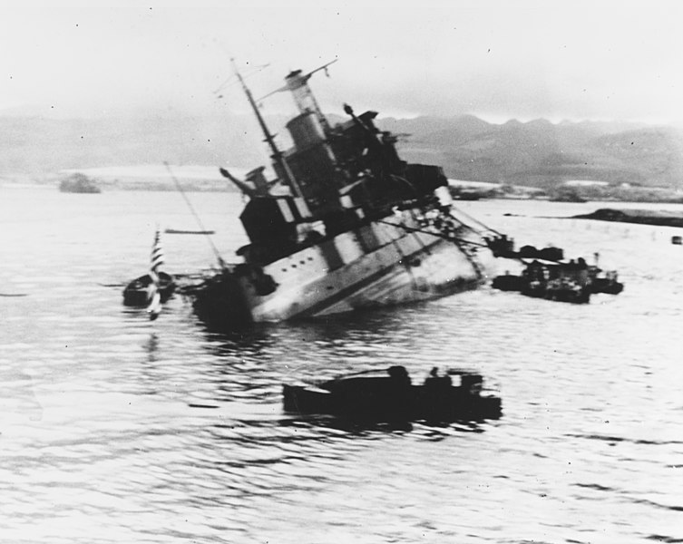 USS_Utah_capsizing_at_Pearl_Harbor_on